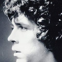 Michael Ayr 飾演 Scott