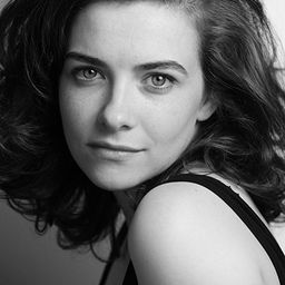 Sara Vickers 飾演 Margaret