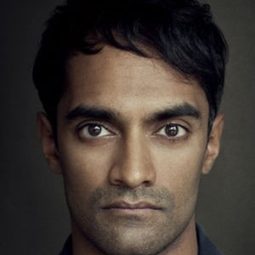 Esh Alladi - 皇室聖誕情演員 飾演Doctor