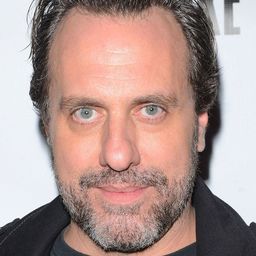 派崔克·賽恩 - 荒野逃生演員 飾演Sharky Bait