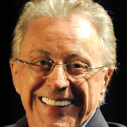 Frankie Valli 飾演 Self (archive footage)