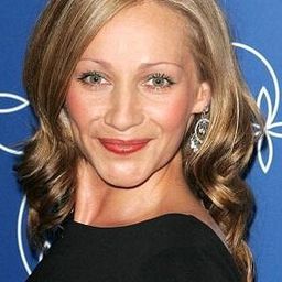 Kaye Wragg 飾演 Gina