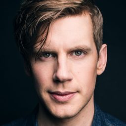 Zachary Spicer 飾演 Spencer