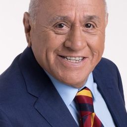 亞歷堅卓·蘇芮茲 飾演 El Anciano