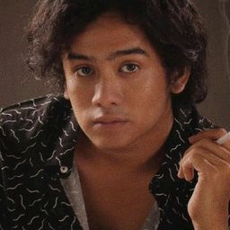 凱文·阿迪洛瓦 飾演 Yoga