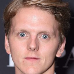 約拿斯·史德朗·格拉維里 - To Feel Good演員 飾演Odd