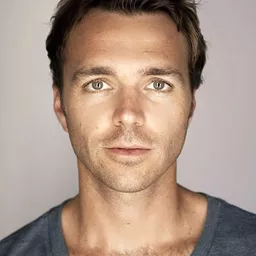 Seumas F. Sargent 飾演 Doug