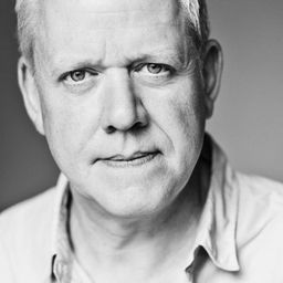 Martin Trenaman 飾演 Alan Cooper