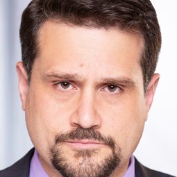 Luis R. Hernandez - 逆襲人生演員 飾演Tony’s Father