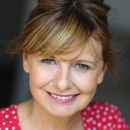 Marina Pastor 飾演 Gauloise