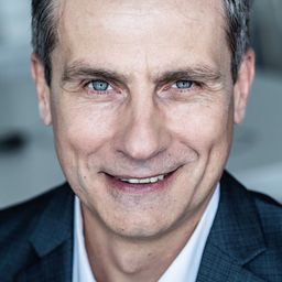 Ilya Shakunov - 創世紀演員 飾演Third Cavalier