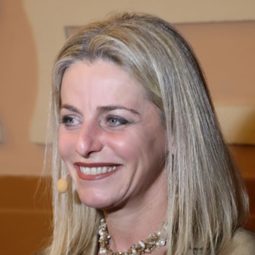 Lucilla Giagnoni 飾演 