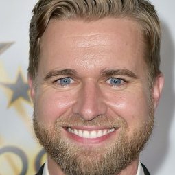 蘭迪·韋恩 - The Freemason演員 飾演Cyrus