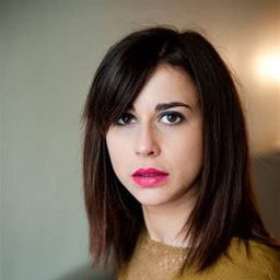 Léopoldine Serre 飾演 Camélia