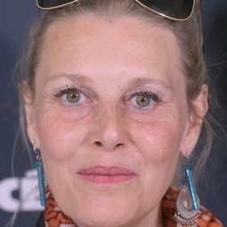 佛蘿倫斯·湯瑪森 - 愛上老闆的女兒演員 飾演Mado