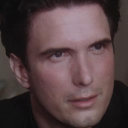 Gene LeBrock 飾演 Dr. Peter Houseman