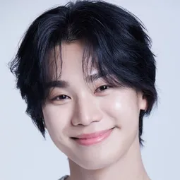 Jang Won-hyuk 飾演 Police