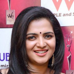 Dhivyadharshini 飾演 Writer