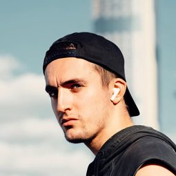 伊凡·比爾庫斯 飾演 Self