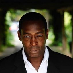 Anthony Warren 飾演 Royko