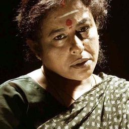 Kalairani 飾演 Karthik's Mother