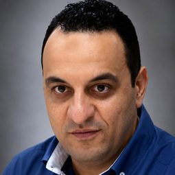 何薩姆·伊斯梅爾 飾演 فرحات الديب المحامى