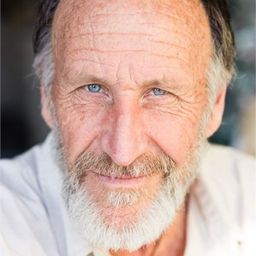 Ralph Johnson 飾演 Psychiatric patient