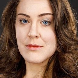 Alicia Kelley 飾演 Mother