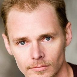 David H. Stevens 飾演 Ken