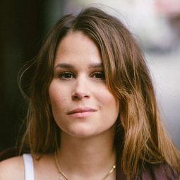 Cristina do Rego - 喪蒲夜柏林演員 飾演Polizistin