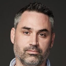 艾力克斯·嘉蘭 - 戰役導演