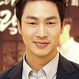 Kim San-Ho 飾演 Jeong Eung-sok