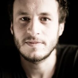 Tomasz Borkowski 飾演 Radio Zet's journalist