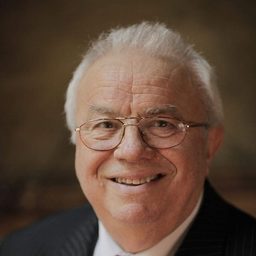 Alexandru Arșinel 飾演 Arcadie Popescu