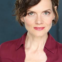 Gail Rastorfer 飾演 Shelly