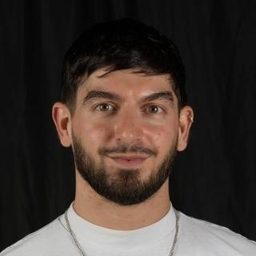 Nima Taleghani 飾演 Bijan