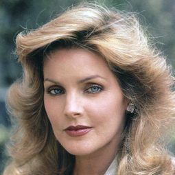 普莉西拉·皮禮士利 飾演 Self