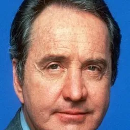 理查·文切 飾演 Dr. Neil Holzer