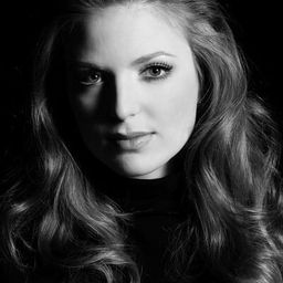 娜塔莎·簡吉克 飾演 Lidija