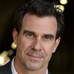 John Mese 飾演 Detective Channing