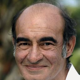 Philippe Khorsand 飾演 Aristophane