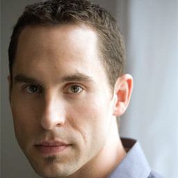 Kyle Ketelsen 飾演 Leporello