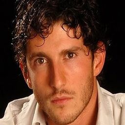 Alessandro Lucente 飾演 Mario Montessori