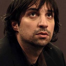 Zak Hudson 飾演 Miles Fowler