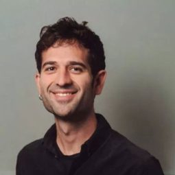 Xavi Toll 飾演 Gay 2