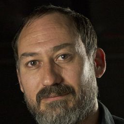 Daniel Albaladejo 飾演 Policeman