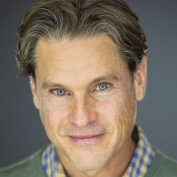 威廉·麥納馬拉 飾演 Pat Robbins