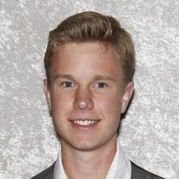 Cody Klop 飾演 Matthew