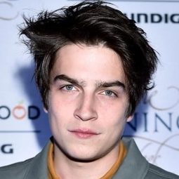 尼柯德姆·羅茲比基 - Letters to Santa 2演員 飾演Sebastian