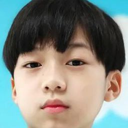 Suphach Tawsagun 飾演 Mong Thongdee